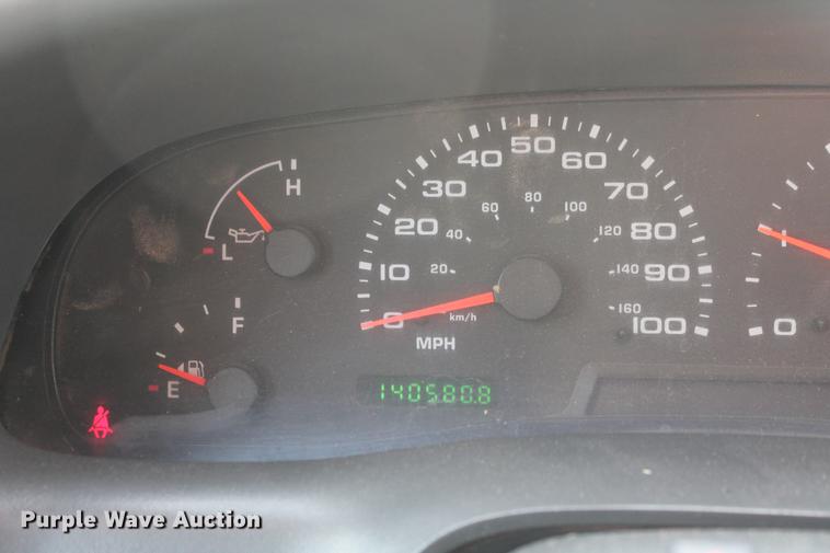 image for item DD5304 2002 Ford F350 Super Duty XL flatbed pickup truck