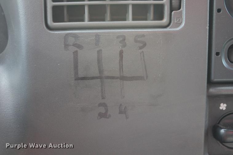 image for item DD5304 2002 Ford F350 Super Duty XL flatbed pickup truck