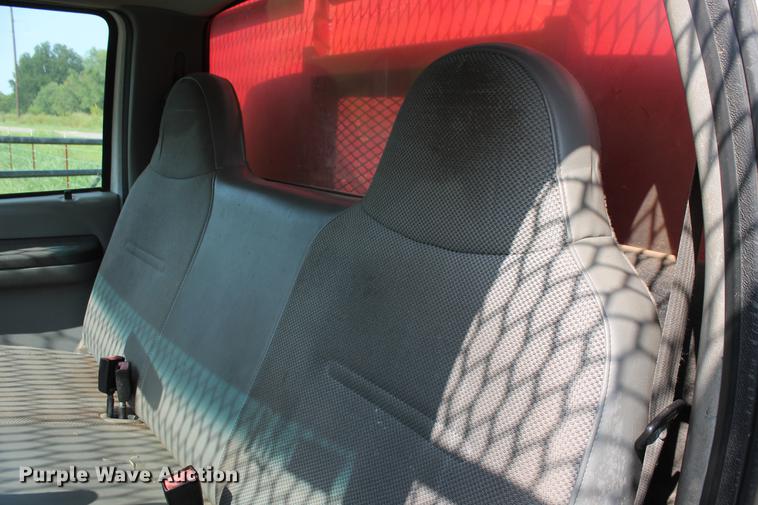 image for item DD5304 2002 Ford F350 Super Duty XL flatbed pickup truck