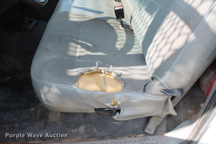 image for item DD5304 2002 Ford F350 Super Duty XL flatbed pickup truck