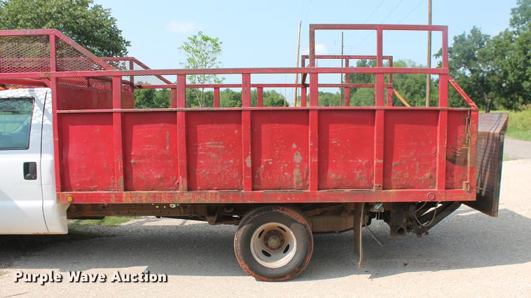 image for item DD5304 2002 Ford F350 Super Duty XL flatbed pickup truck