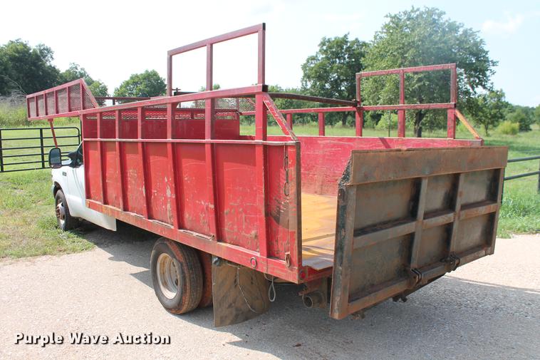 image for item DD5304 2002 Ford F350 Super Duty XL flatbed pickup truck