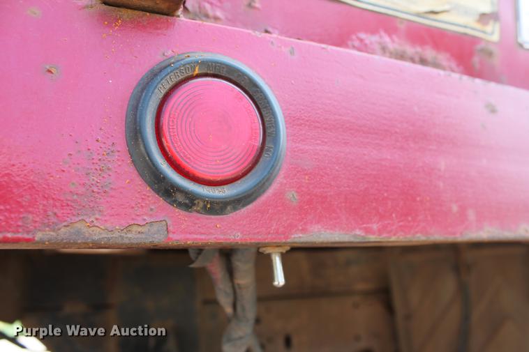 image for item DD5304 2002 Ford F350 Super Duty XL flatbed pickup truck