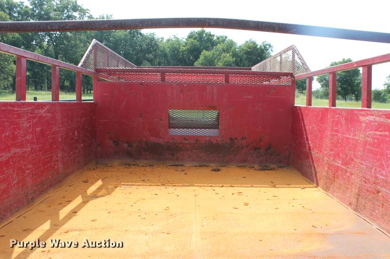 image for item DD5304 2002 Ford F350 Super Duty XL flatbed pickup truck