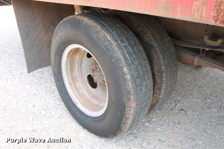 image for item DD5304 2002 Ford F350 Super Duty XL flatbed pickup truck