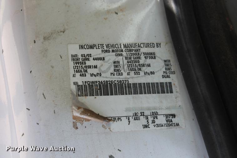 image for item DD5304 2002 Ford F350 Super Duty XL flatbed pickup truck