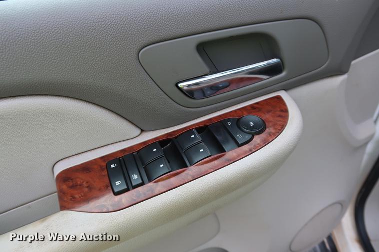 image for item DD5313 2008 Chevrolet Avalanche LT pickup truck