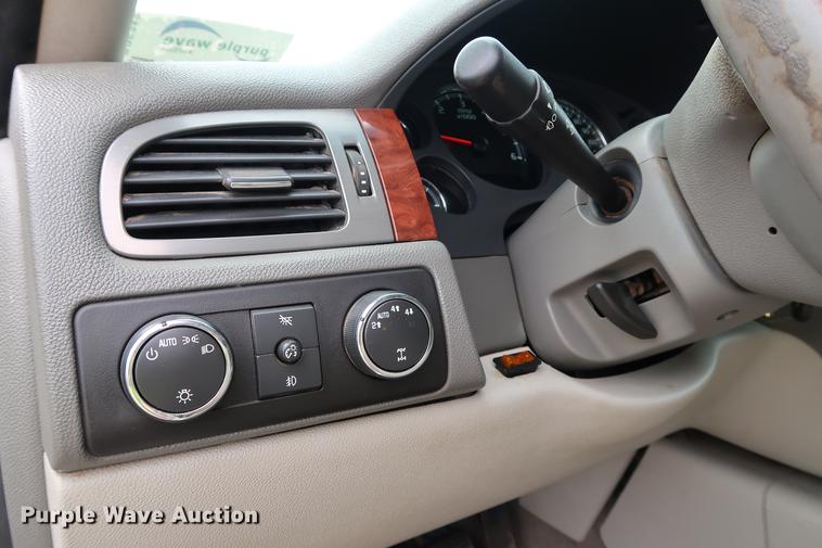 image for item DD5313 2008 Chevrolet Avalanche LT pickup truck