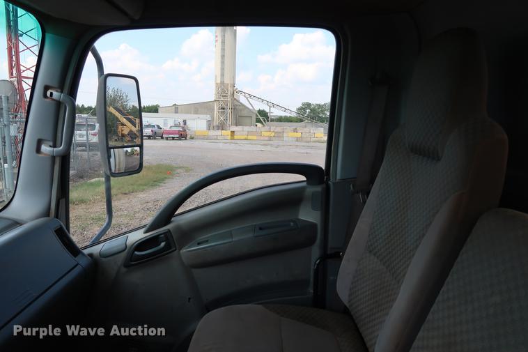 image for item DD5325 2009 GMC W4500 box truck