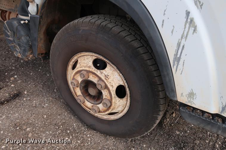 image for item DD5325 2009 GMC W4500 box truck