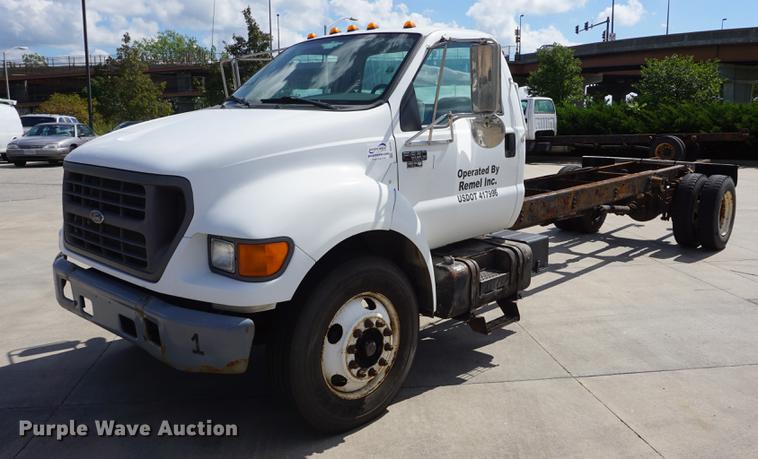 image for item DD6515 2001 Ford F650 Super Duty truck cab and chassis