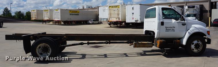 image for item DD6515 2001 Ford F650 Super Duty truck cab and chassis