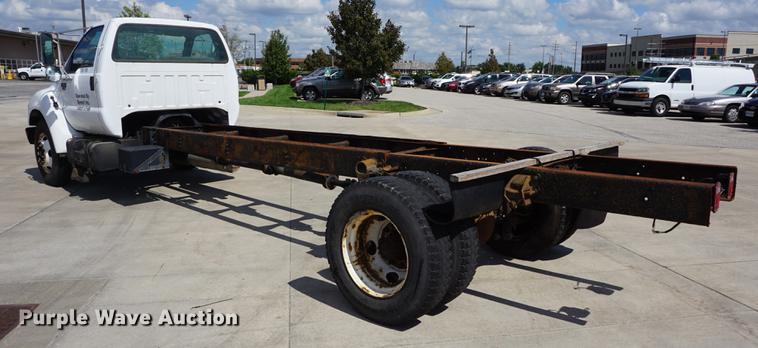 image for item DD6515 2001 Ford F650 Super Duty truck cab and chassis