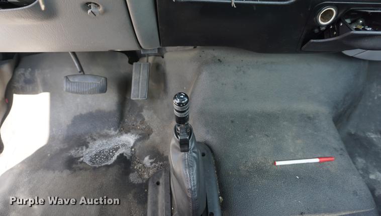 image for item DD6515 2001 Ford F650 Super Duty truck cab and chassis