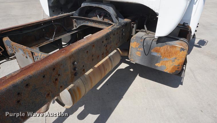 image for item DD6515 2001 Ford F650 Super Duty truck cab and chassis