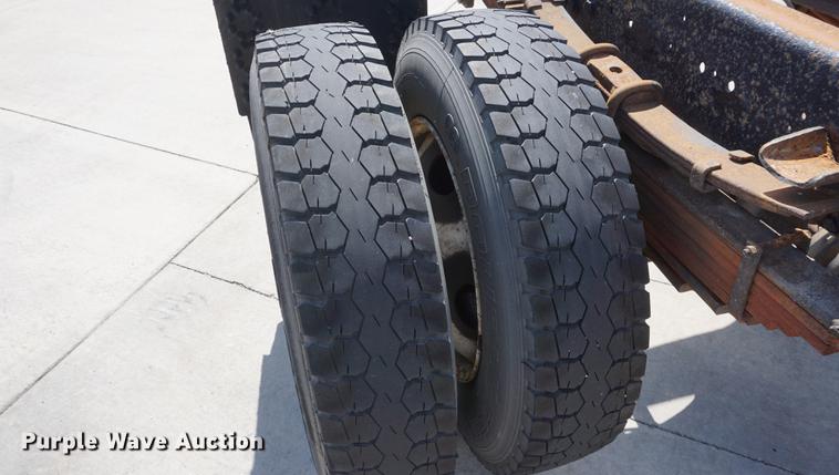 image for item DD6515 2001 Ford F650 Super Duty truck cab and chassis