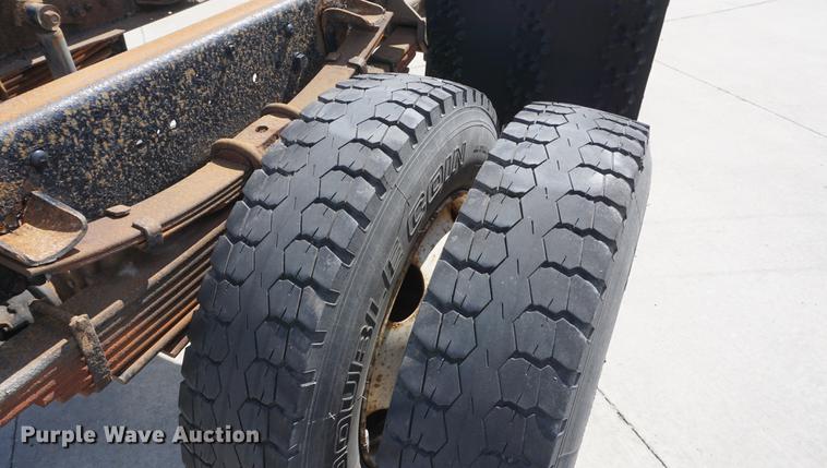 image for item DD6515 2001 Ford F650 Super Duty truck cab and chassis