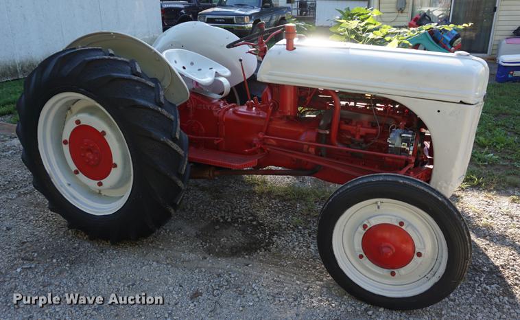 image for item DD6527 Ford 9N tractor