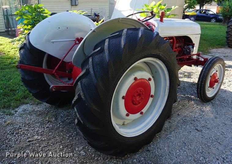 image for item DD6527 Ford 9N tractor