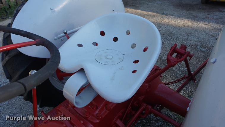 image for item DD6527 Ford 9N tractor