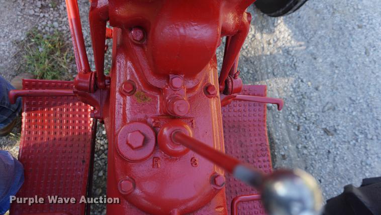 image for item DD6527 Ford 9N tractor