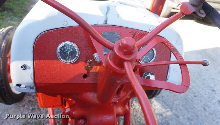 image for item DD6527 Ford 9N tractor
