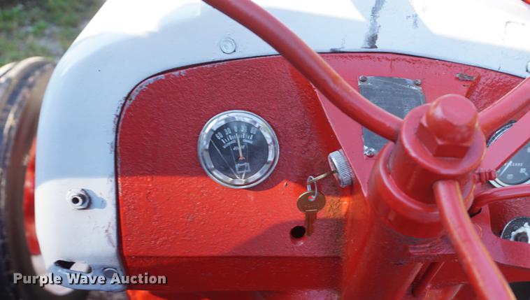 image for item DD6527 Ford 9N tractor