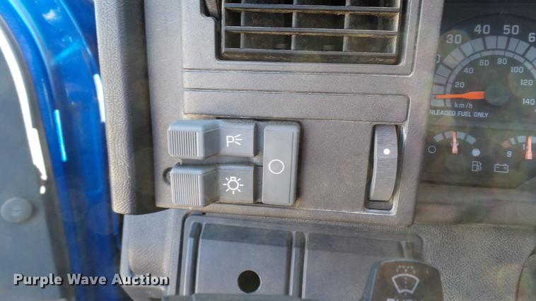 image for item DD7406 1996 GMC TopKick Lo-Pro box truck