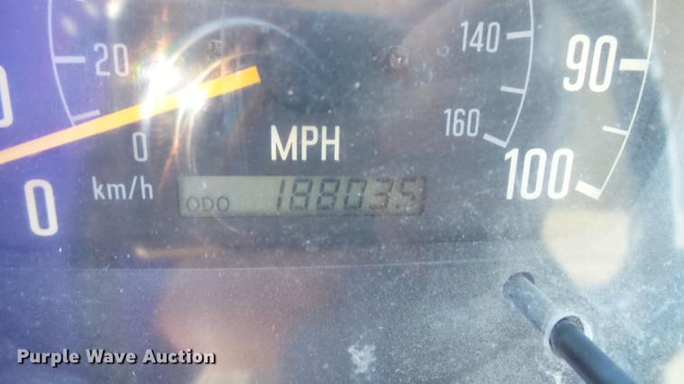 image for item DD7407 2003 Isuzu NPR dump flatbed truck