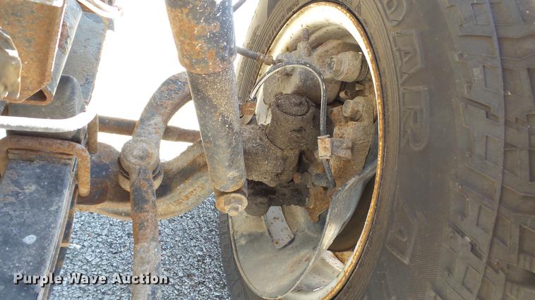 image for item DD7407 2003 Isuzu NPR dump flatbed truck