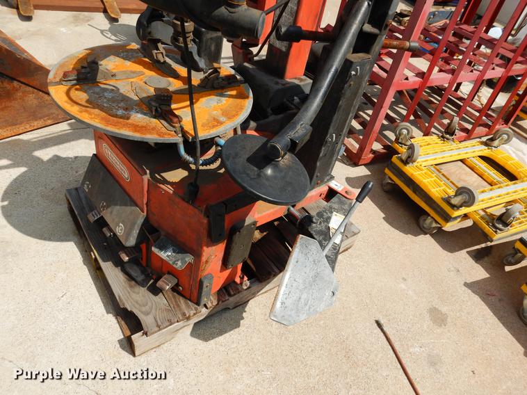 image for item DK9858 Accu-Turn 5602 tire machine