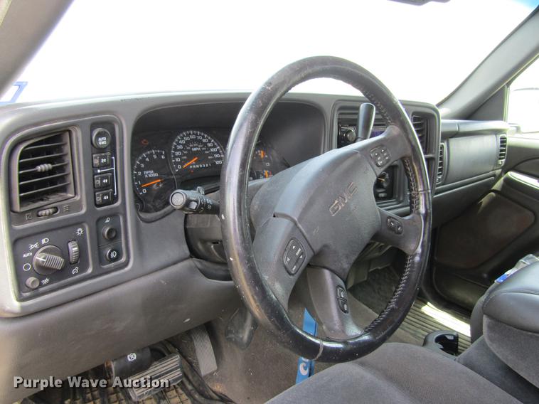 image for item DW9275 2007 GMC Sierra 1500 Crew Cab pickup truck