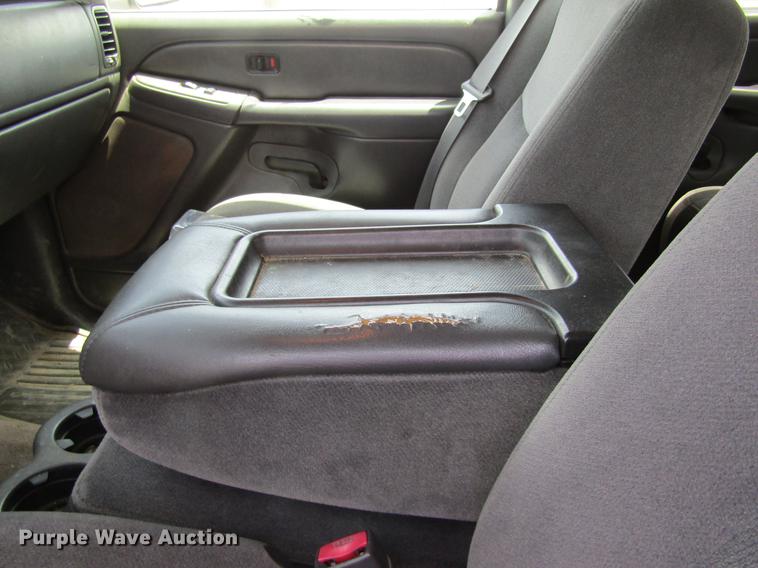 image for item DW9275 2007 GMC Sierra 1500 Crew Cab pickup truck