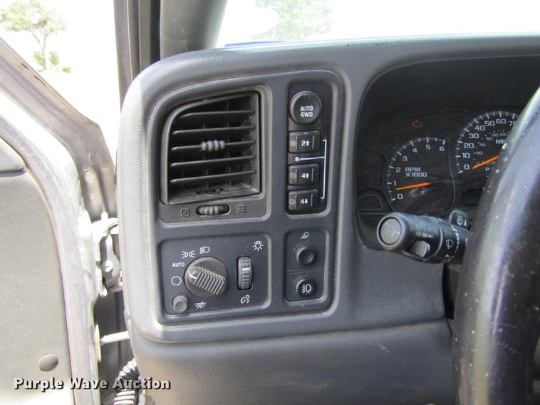 image for item DW9275 2007 GMC Sierra 1500 Crew Cab pickup truck