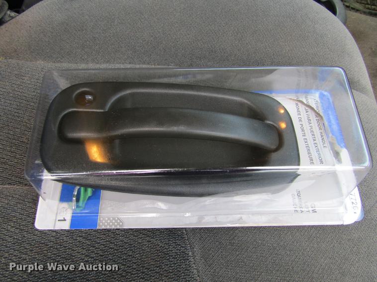 image for item DW9275 2007 GMC Sierra 1500 Crew Cab pickup truck