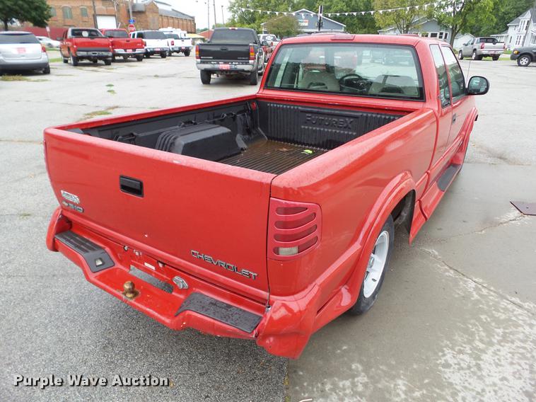 image for item DZ9433 1997 Chevrolet S10 Ext. Cab pickup truck