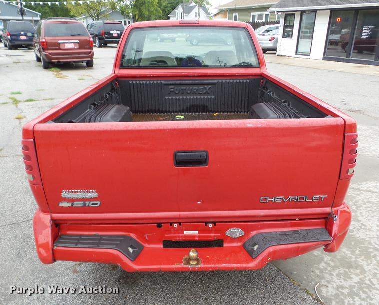 image for item DZ9433 1997 Chevrolet S10 Ext. Cab pickup truck