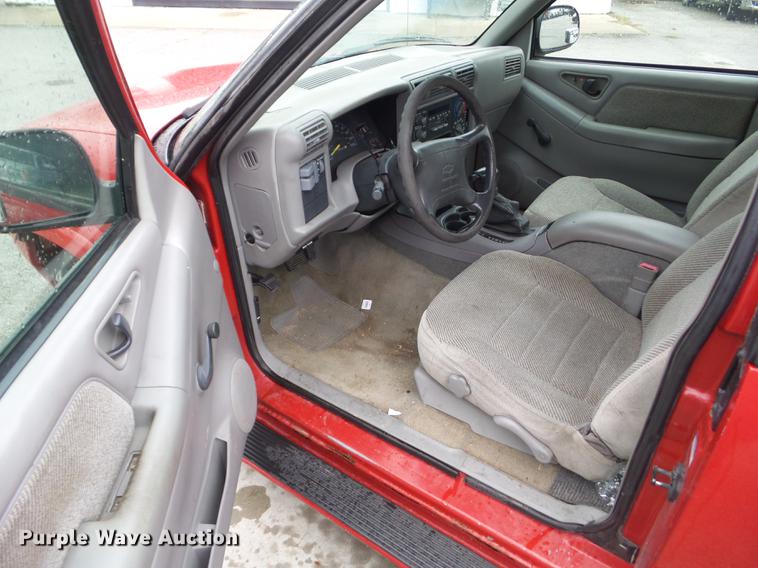 image for item DZ9433 1997 Chevrolet S10 Ext. Cab pickup truck