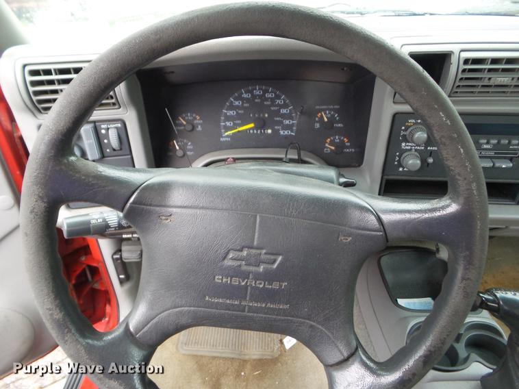 image for item DZ9433 1997 Chevrolet S10 Ext. Cab pickup truck