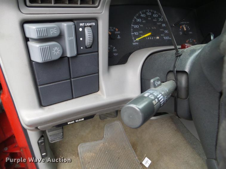 image for item DZ9433 1997 Chevrolet S10 Ext. Cab pickup truck