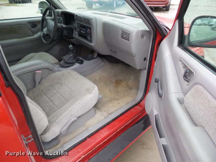 image for item DZ9433 1997 Chevrolet S10 Ext. Cab pickup truck