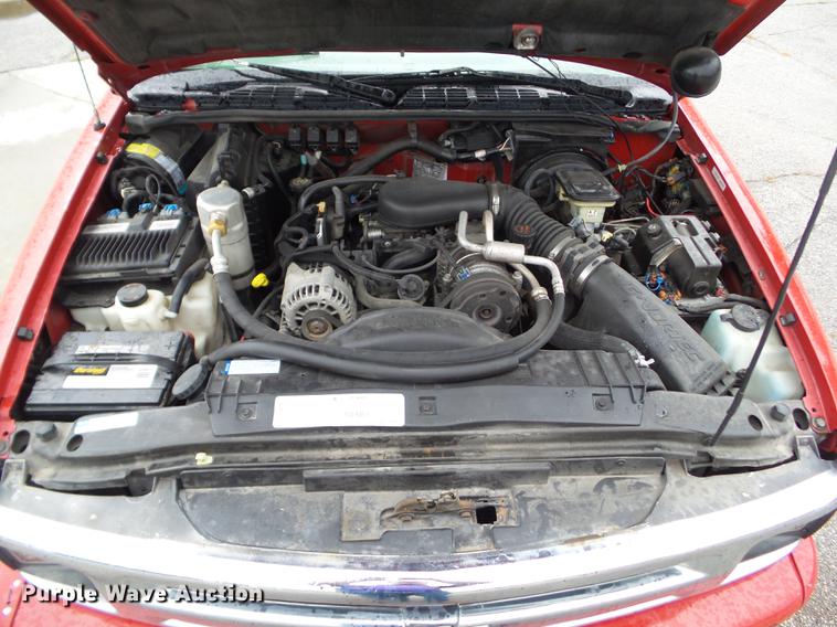 image for item DZ9433 1997 Chevrolet S10 Ext. Cab pickup truck