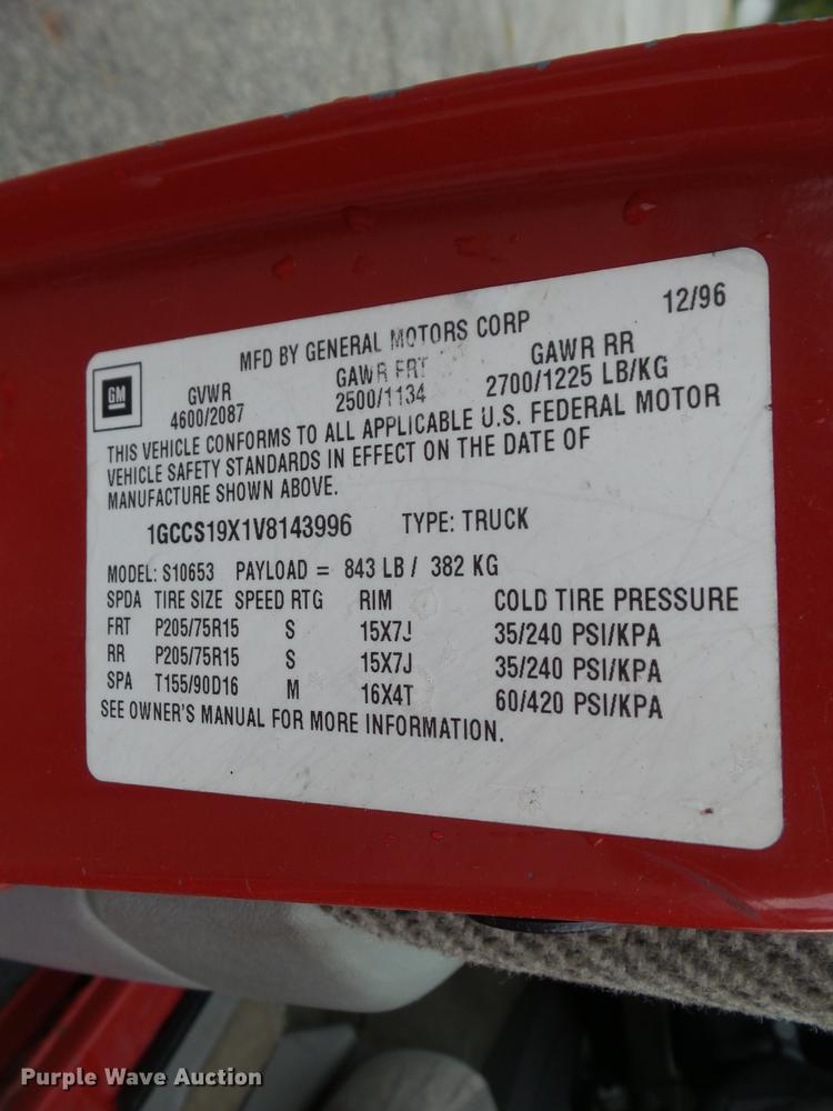 image for item DZ9433 1997 Chevrolet S10 Ext. Cab pickup truck