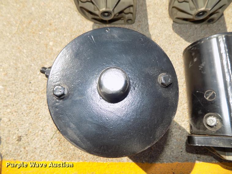 image for item DZ9524 (60) snow plow pump motors