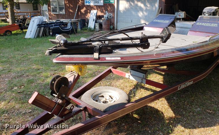 image for item EF9864 1992 Gambler boat