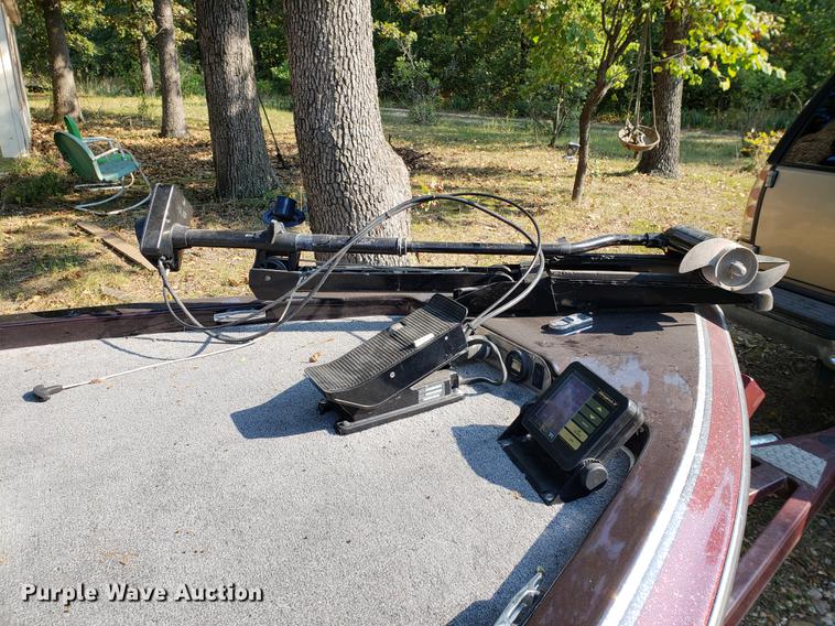 image for item EF9864 1992 Gambler boat