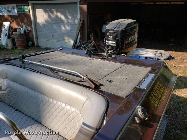 image for item EF9864 1992 Gambler boat