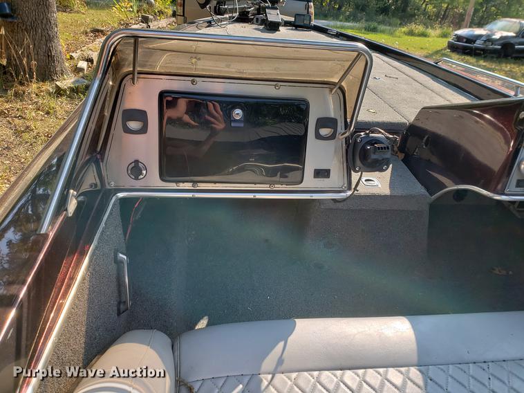 image for item EF9864 1992 Gambler boat