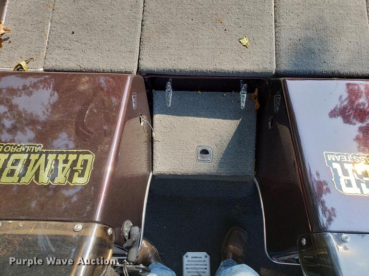 image for item EF9864 1992 Gambler boat