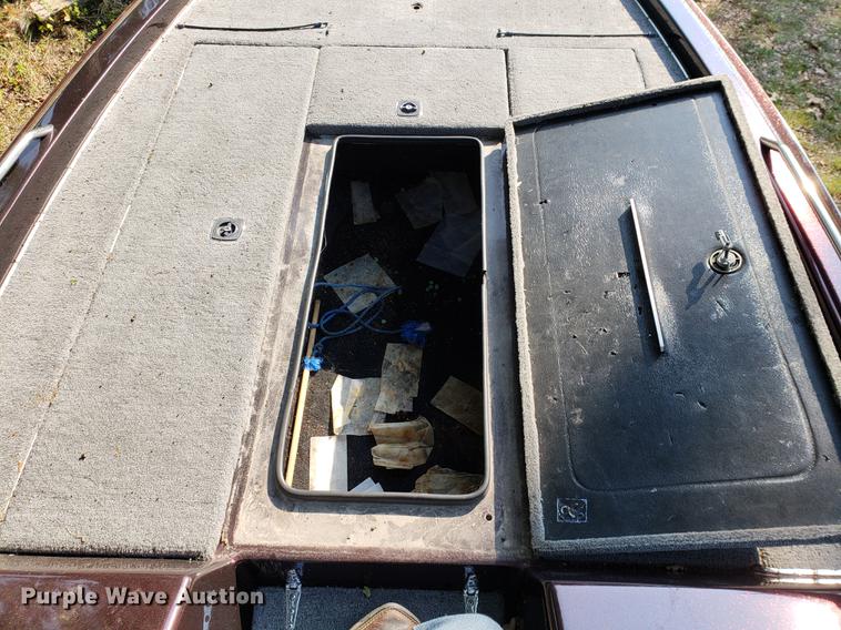 image for item EF9864 1992 Gambler boat